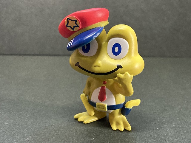 駄菓子キャラクターマスコット　カエルのおまわりさん